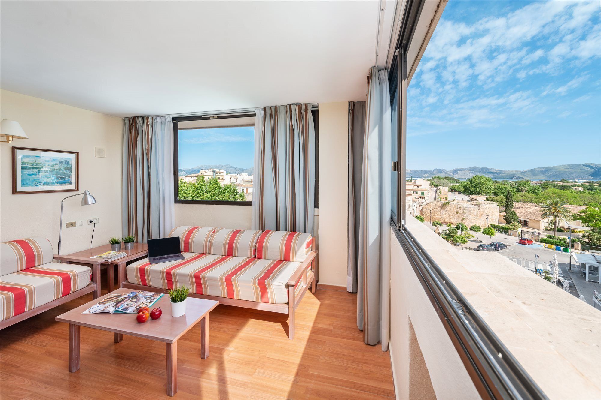 36–tuumainen LCD-televisio, jossa kaapelikanavat