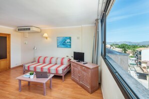 Safe på rommet, skrivebord og skrivebord for bærbar PC