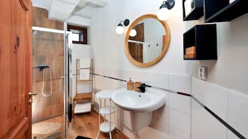 Apartment, 1 Bedroom (2 Adults) | Bathroom | Free toiletries, hair dryer, towels