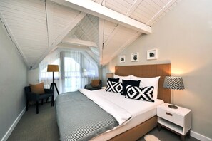 Apartment, 2 Bedrooms (4 Adults) | Desk, cots/infant beds, free WiFi, bed sheets