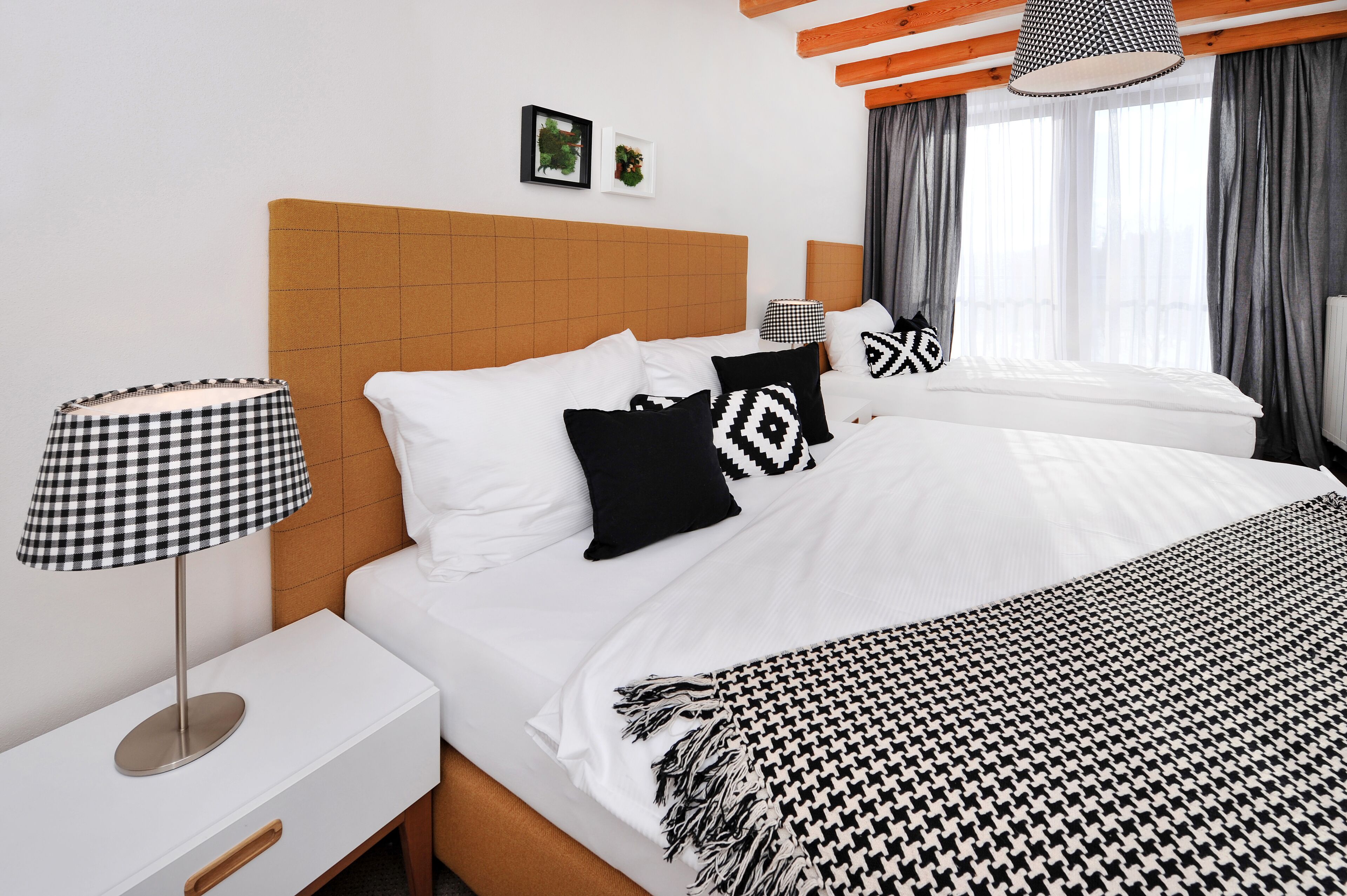 Desk, cribs (surcharge), WiFi (free), bed sheets