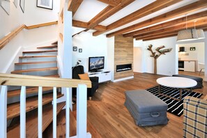 Luksusleilighet, 4 soverom (8 Adults) | Skrivebord, barnesenger, wi-fi (inkludert) og sengetøy