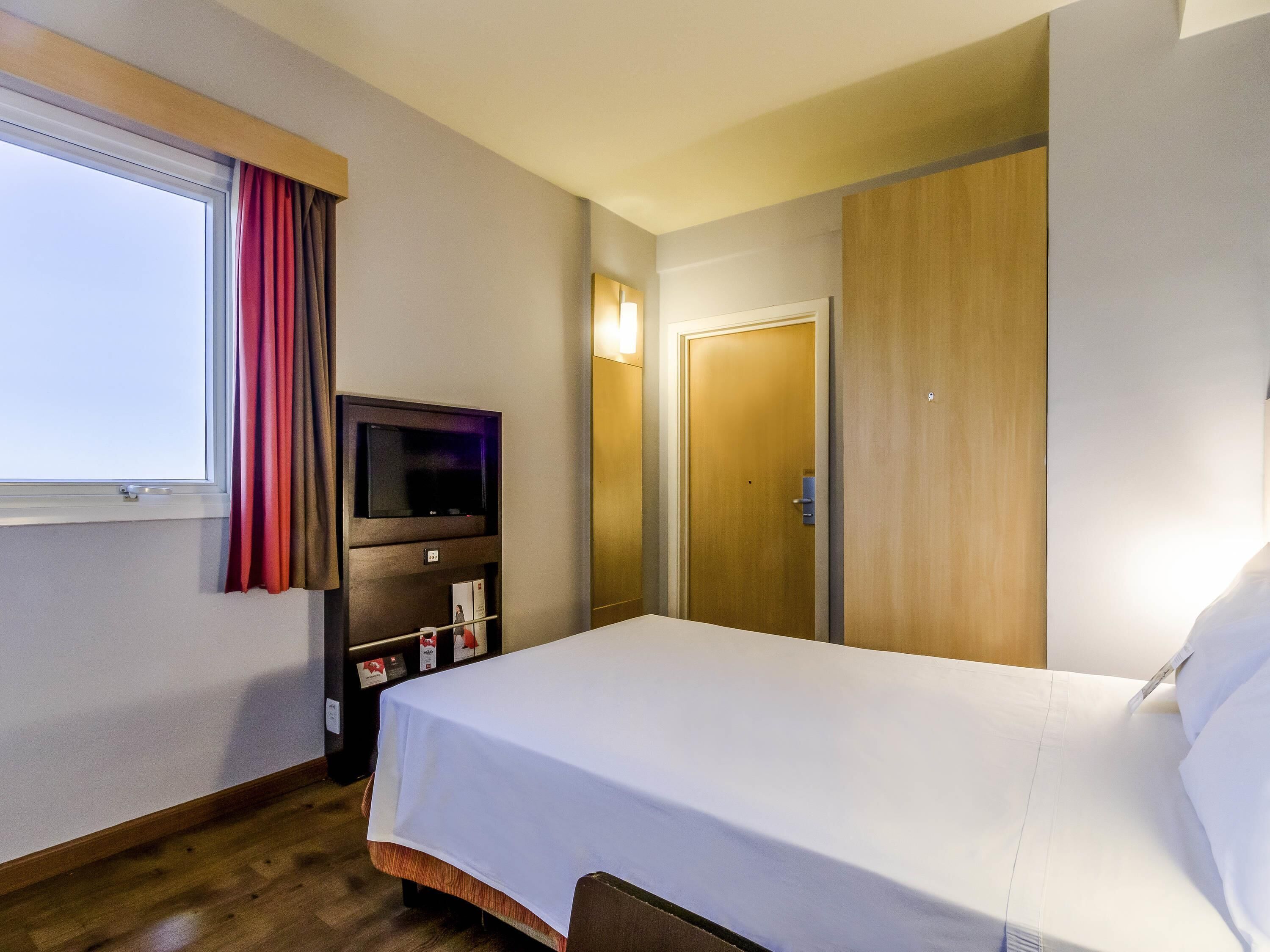 minibar, desk, soundproofing, free cots/infant beds