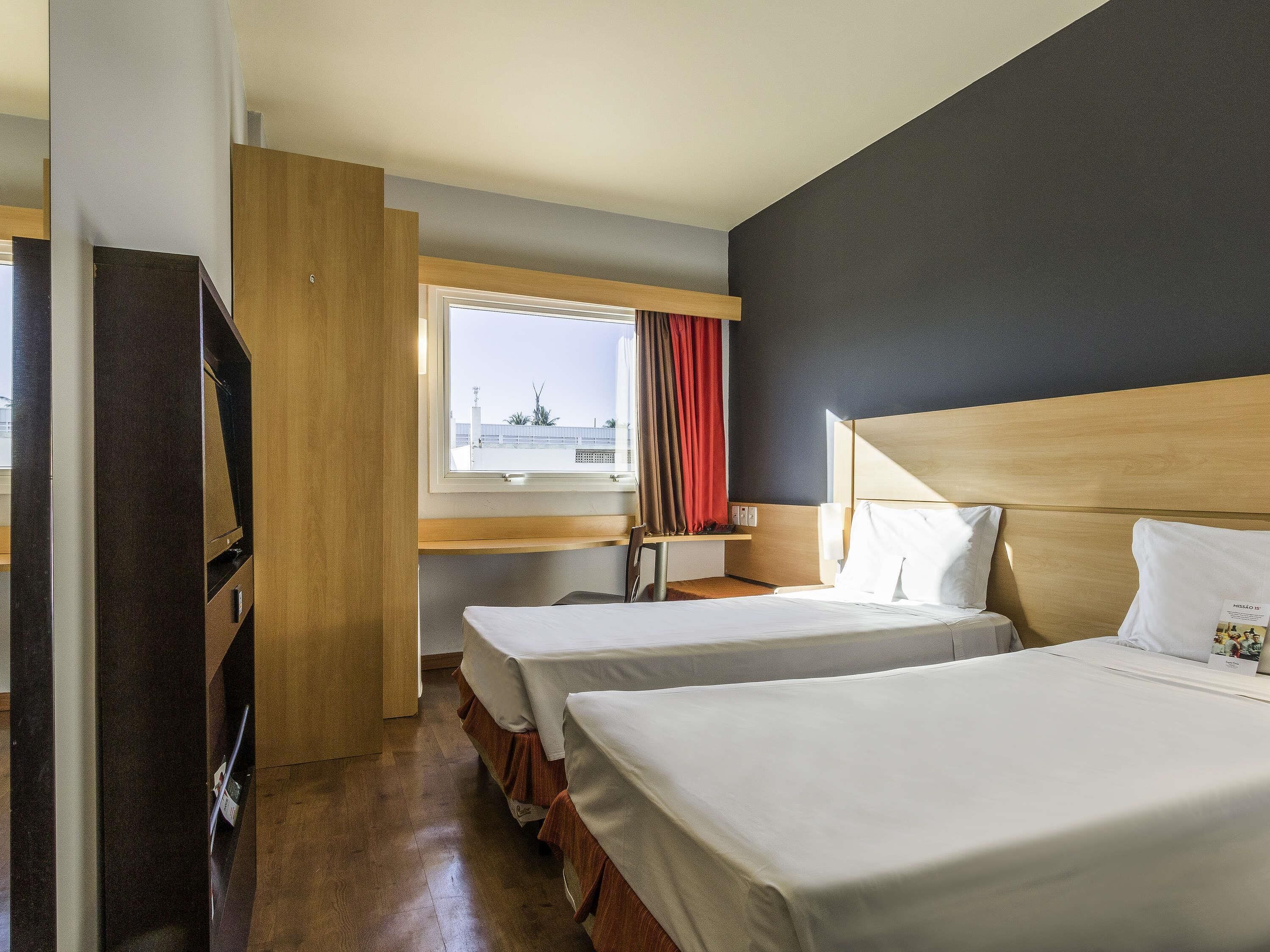Standard Twin Room, 2 Katil Bujang (Single) | Bar mini, meja, kalis bunyi, katil bayi/kot (percuma) 