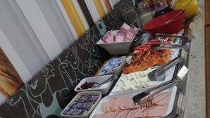 بوفيه فطور يوميًا مقابل رسوم