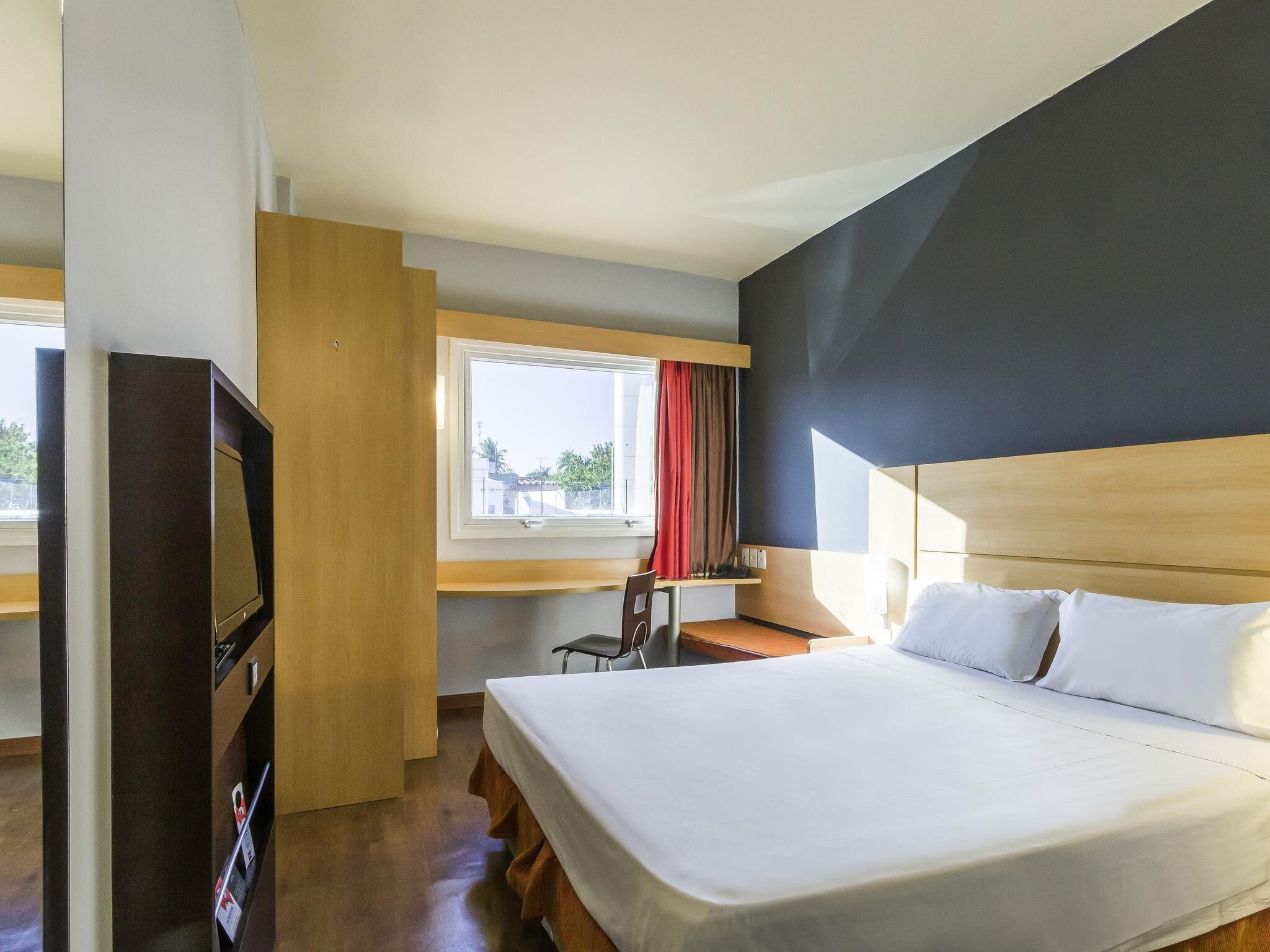 Standard Room, 1 Double Bed | Minibar, desk, soundproofing, free cots/infant beds