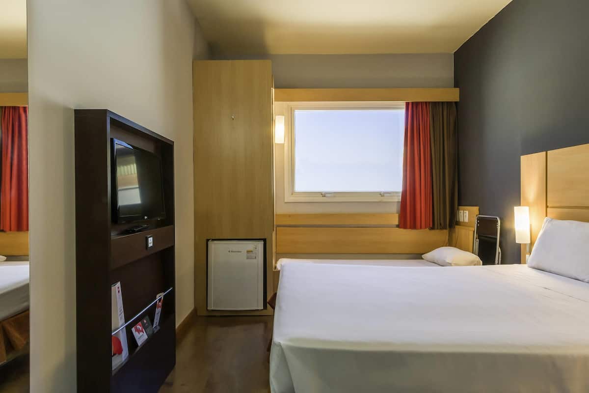 Standard Room, Multiple Beds | Minibar, desk, soundproofing, free cribs/infant beds