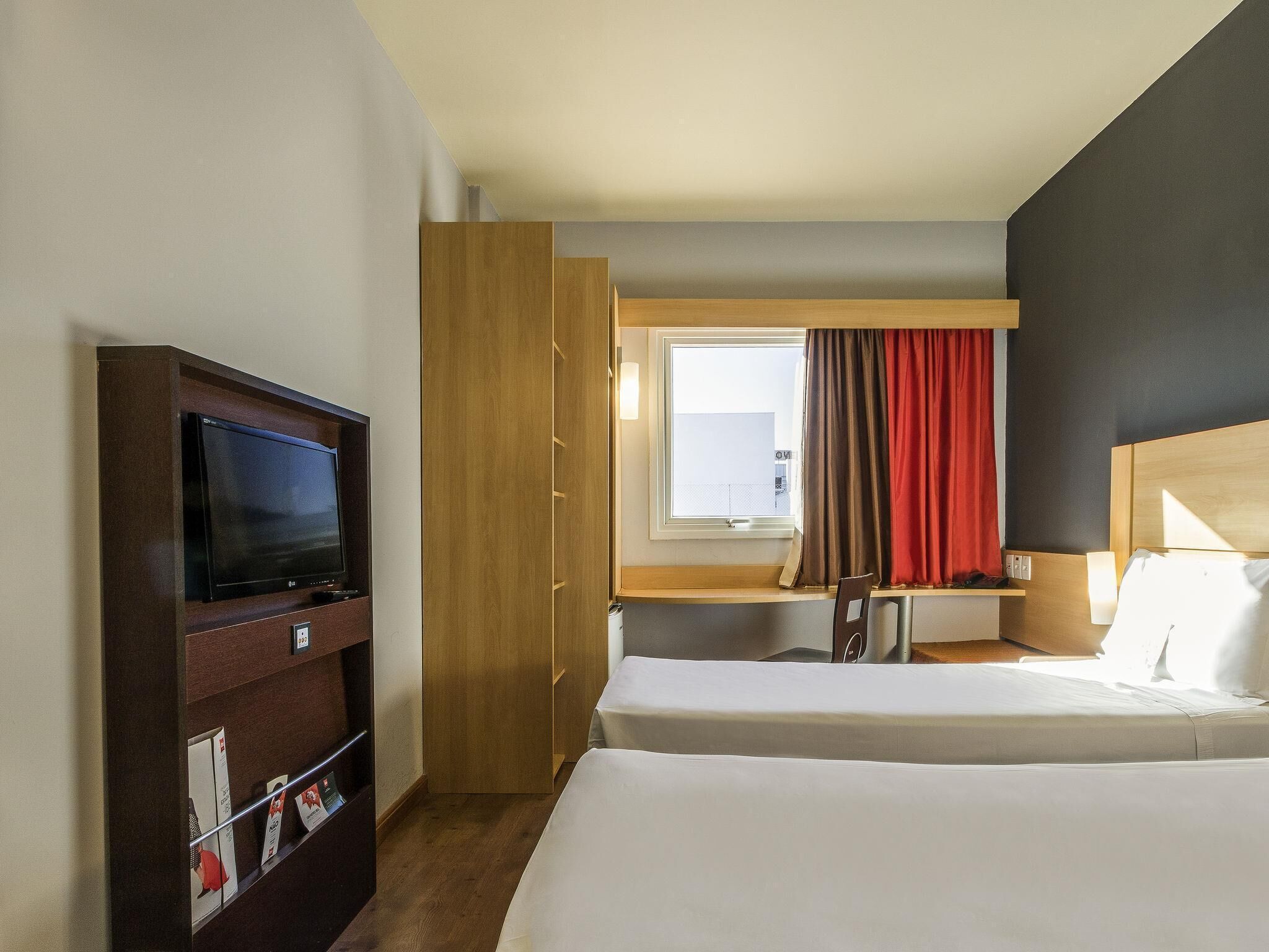Kamar Standar, Beberapa Tempat Tidur | Minibar, meja kerja, kedap suara, dan tempat tidur bayi gratis