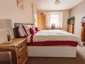 Dobbeltværelse med dobbeltseng eller 2 enkeltsenge - eget badeværelse