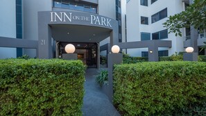 Property entrance - Inn on the Park Apartments (Toowong)