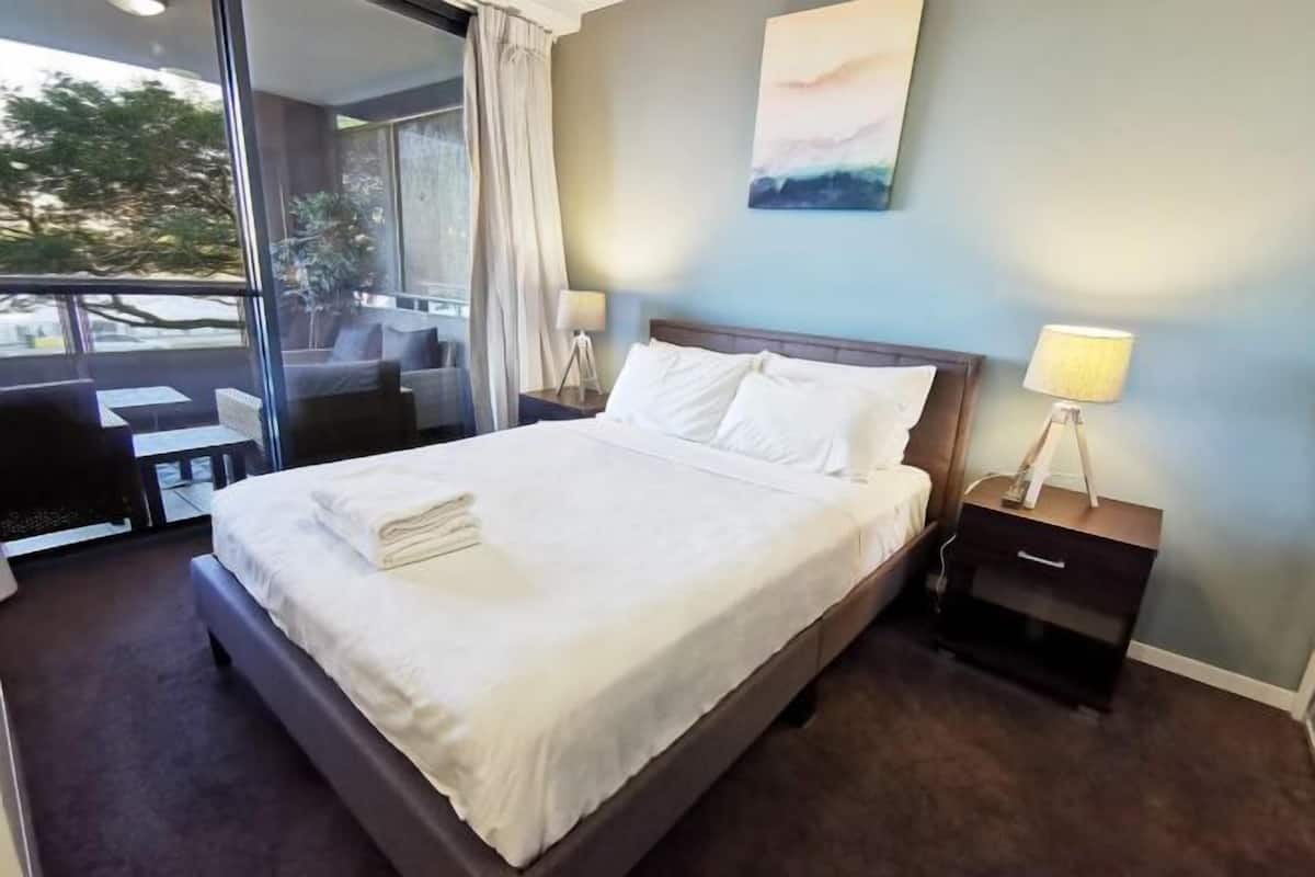 1 chambre, décoration personnalisée, ameublement personnalisé, bureau