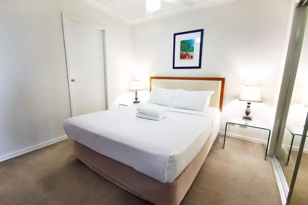 1 chambre, décoration personnalisée, ameublement personnalisé, bureau