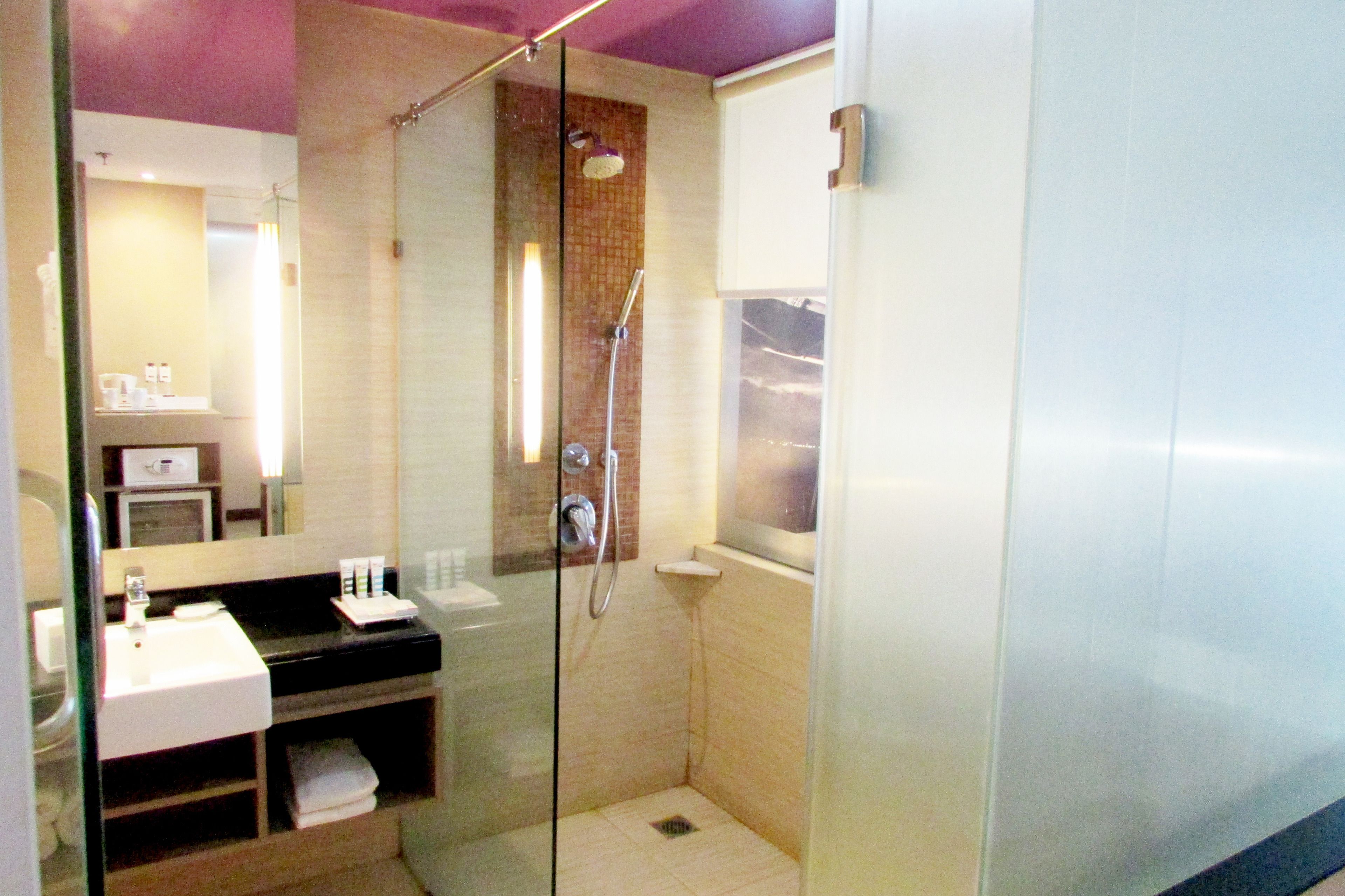 Privilege, Room | Bathroom