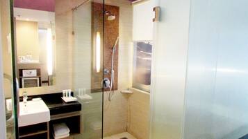 Privilege, Room | Bathroom