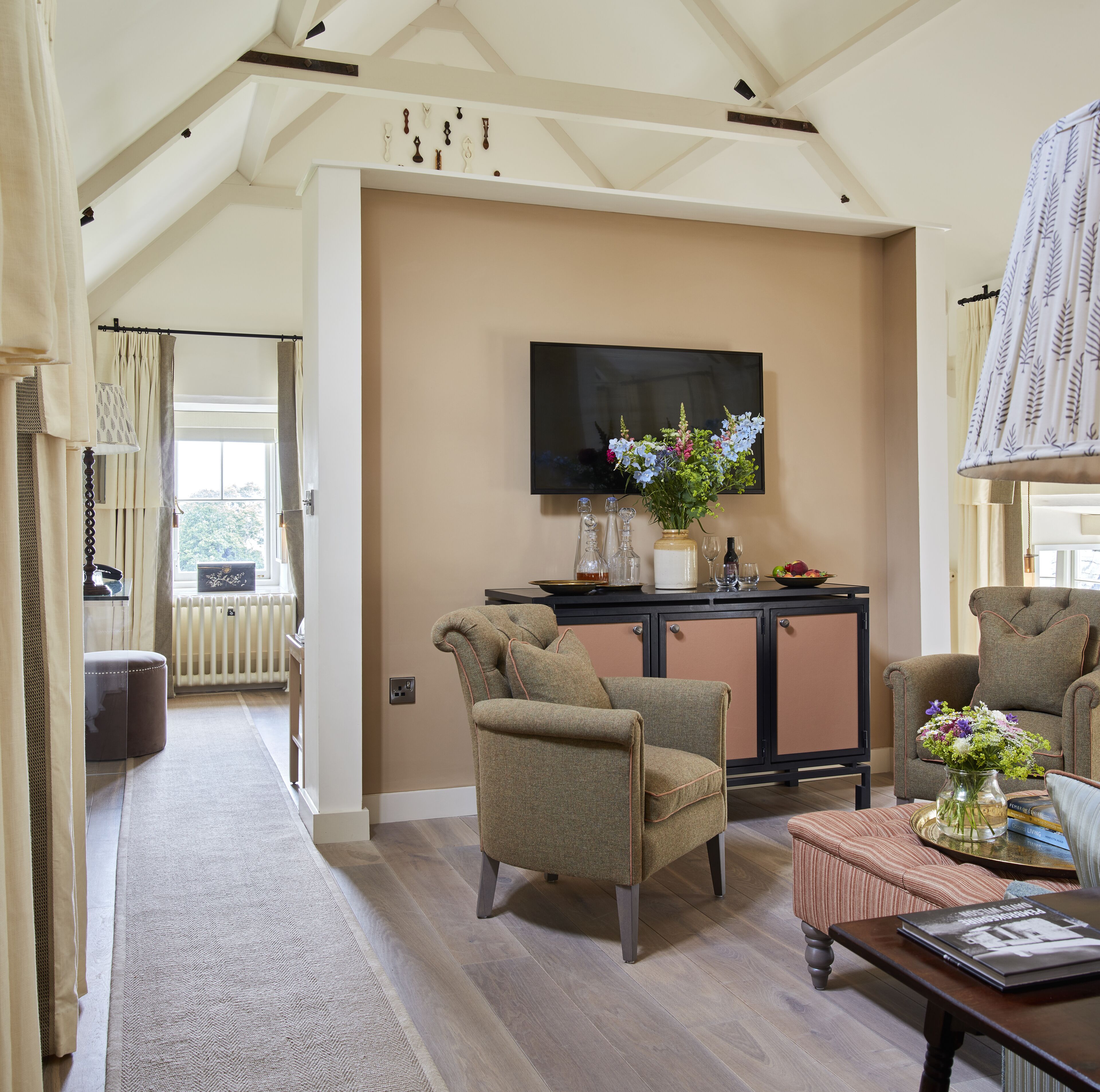 signature suite (house) | living area | flat-screen tv