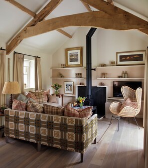 Cottage có thiết kế đặc trưng (Suite) | Khu phòng khách | TV màn hình phẳng 