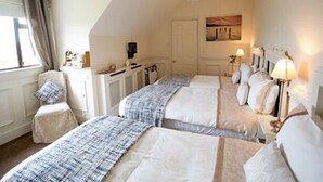 Habitación triple | Tabla de planchar con plancha, cunas gratuitas y wifi gratis 