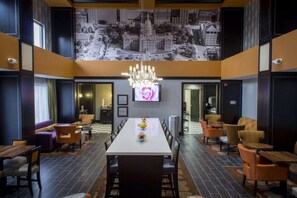 Reception - Hampton Inn & Suites Lansing West (Lansing)