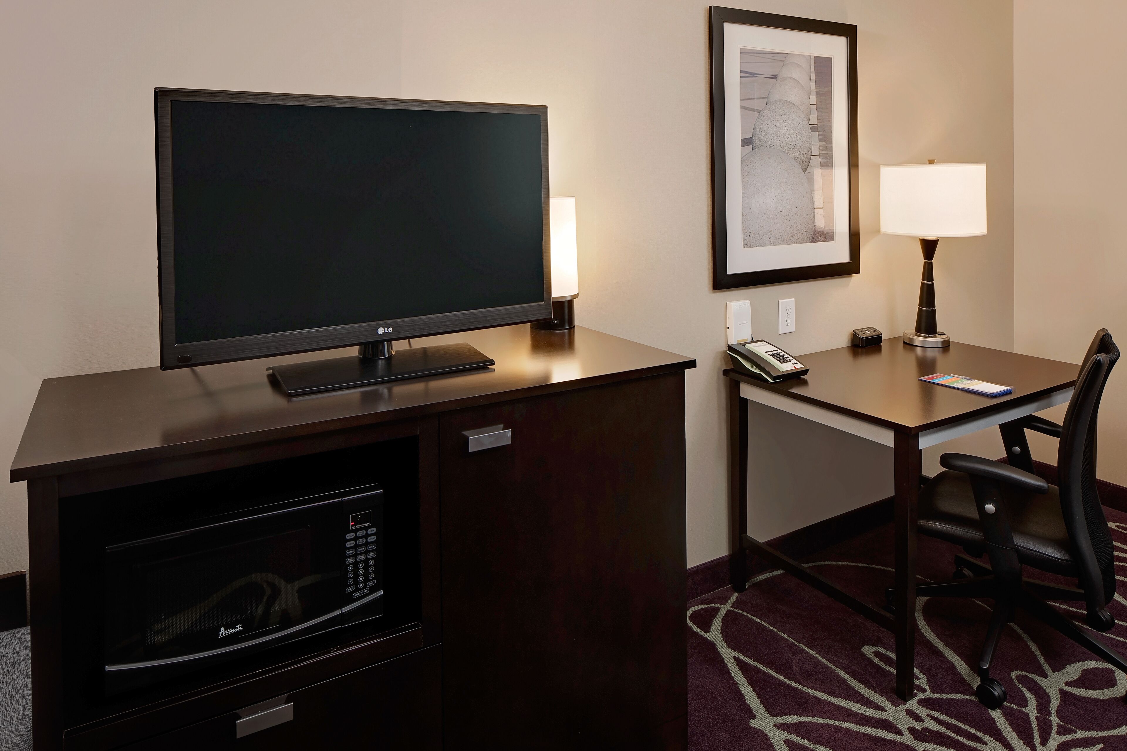 studio, 2 queen beds, non smoking | desk, free cots/infant beds, free wifi, bed sheets