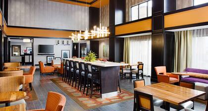 Hampton Inn & Suites Lansing West