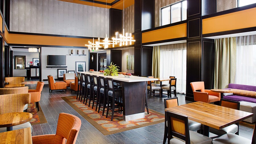 Hampton Inn & Suites Lansing West