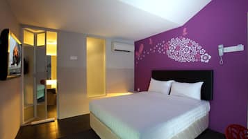 Design Room (Deluxe) | In-room safe, individually decorated, individually furnished, desk