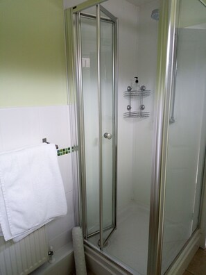 Double or Twin Room, Ensuite | Bathroom - Bartles Lodge (Dereham)