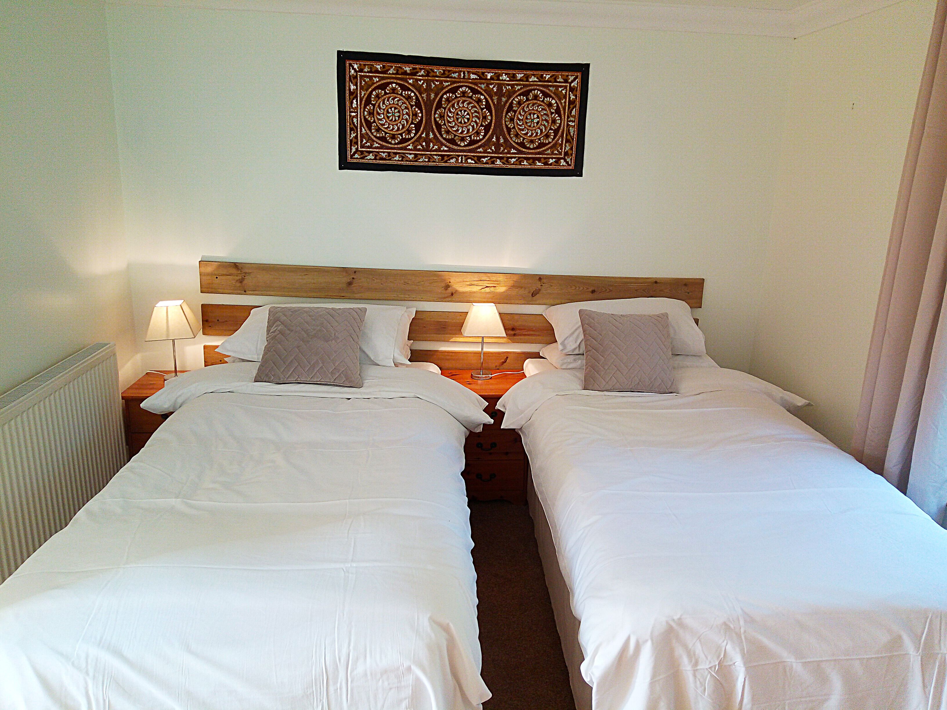 Habitación con 1 cama matrimonial o 2 individuales, baño en la habitación