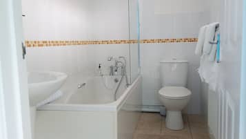 Twin Room, Ensuite | Bathroom