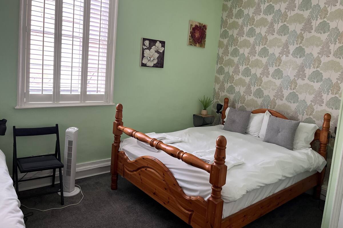 Chambre Double, salle de bains attenante