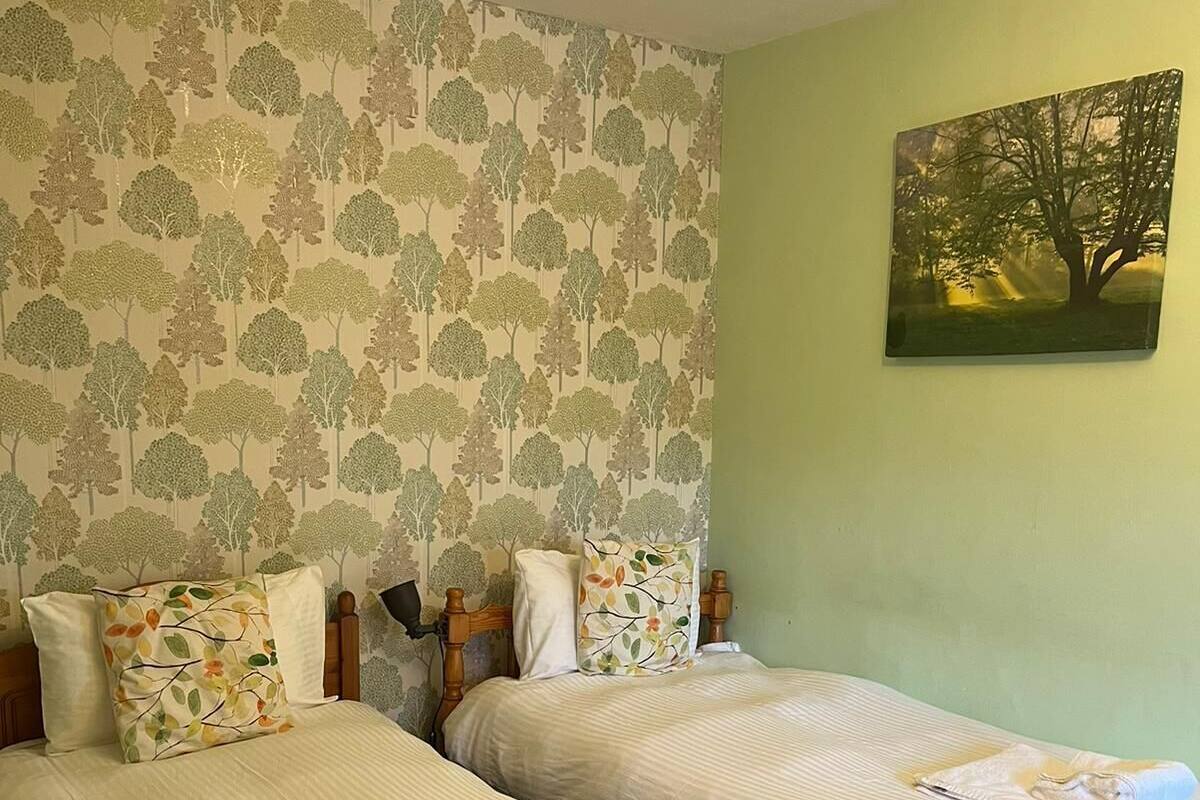 Basic Twin Room, Ensuite