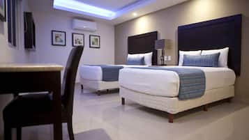Ropa de cama de alta calidad, escritorio y cortinas blackout
