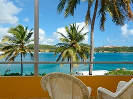 Habitación estándar, 1 cama Queen size, vista al océano | Vista a la playa o el mar