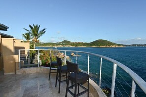 Vila Deluks, 1 Tempat Tidur King, lemari es & microwave, pemandangan samudra | Seprai premium, brankas, dan dilengkapi dengan perabotan berbeda-beda