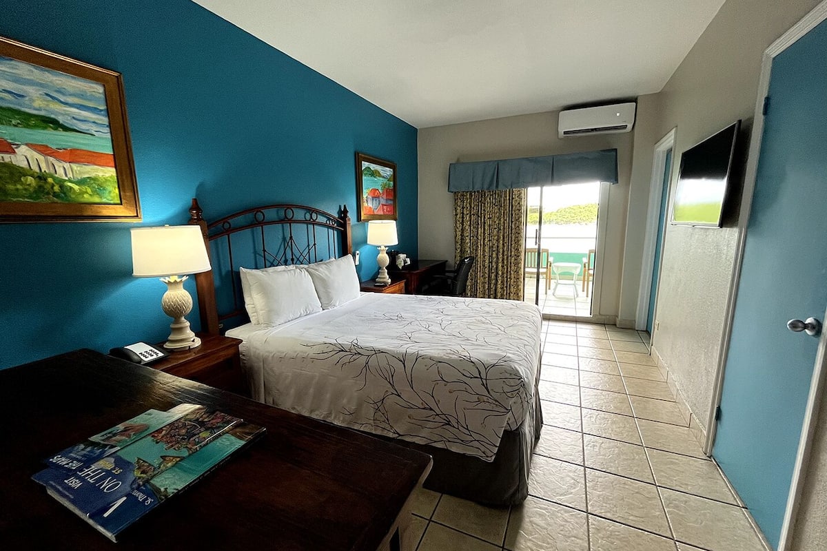 Standard Room, Ocean View | In-room safe, individually furnished, iron/ironing board