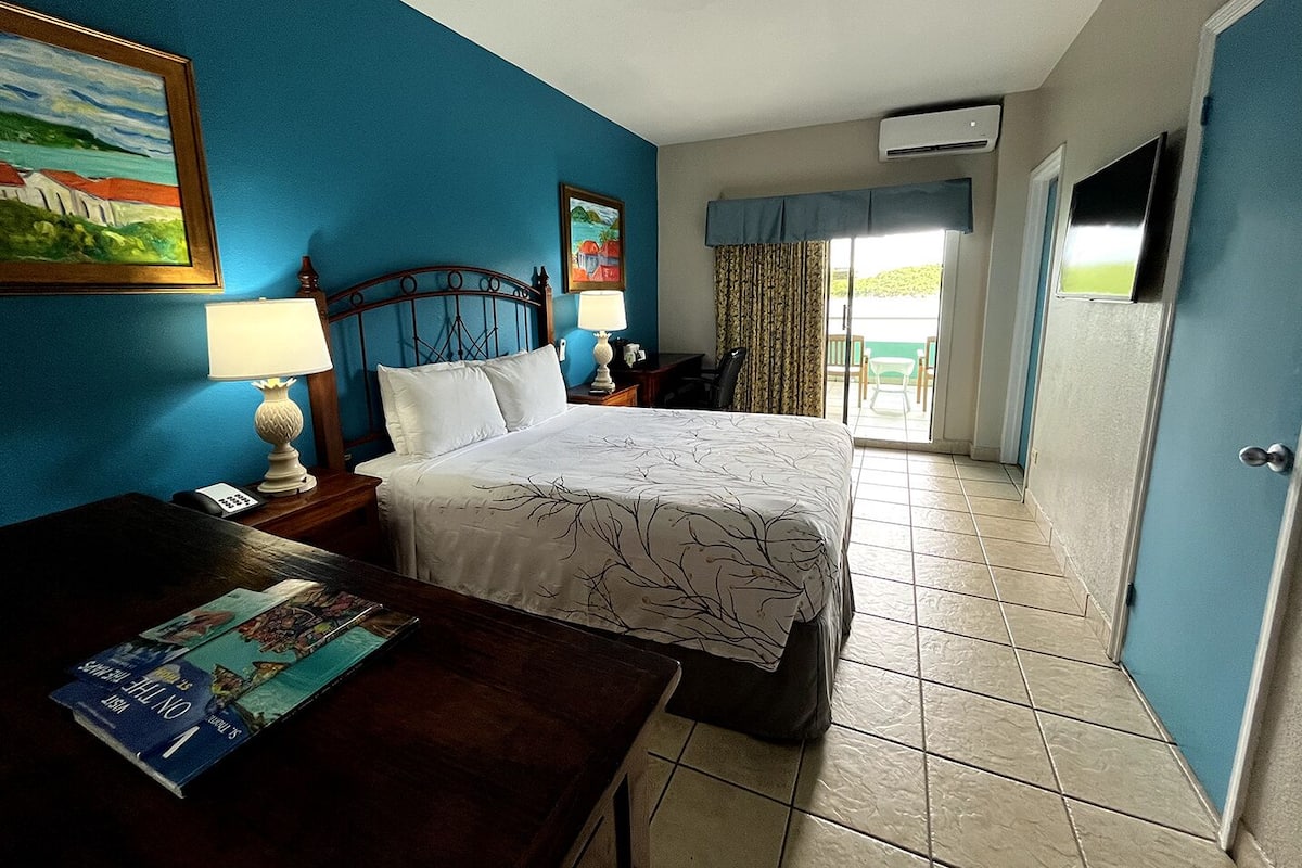 Standard Room, 1 Queen Bed, Ocean View | 1 bedroom, in-room safe, individually furnished, iron/ironing board