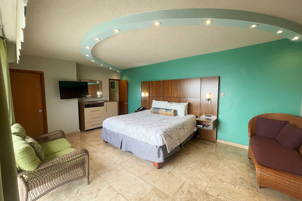 Deluxe Villa, 1 King Bed, Refrigerator & Microwave, Ocean View | In-room safe, individually furnished, iron/ironing board