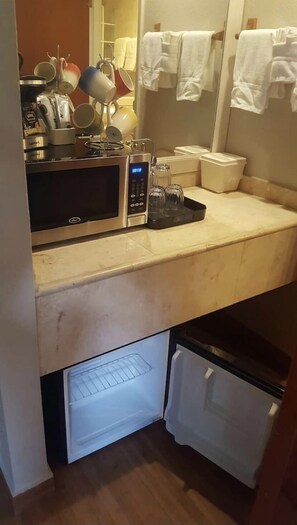Deluxe Room, 2 Double Beds, Ocean View (Seawing) | Private kitchen | Coffee/tea maker