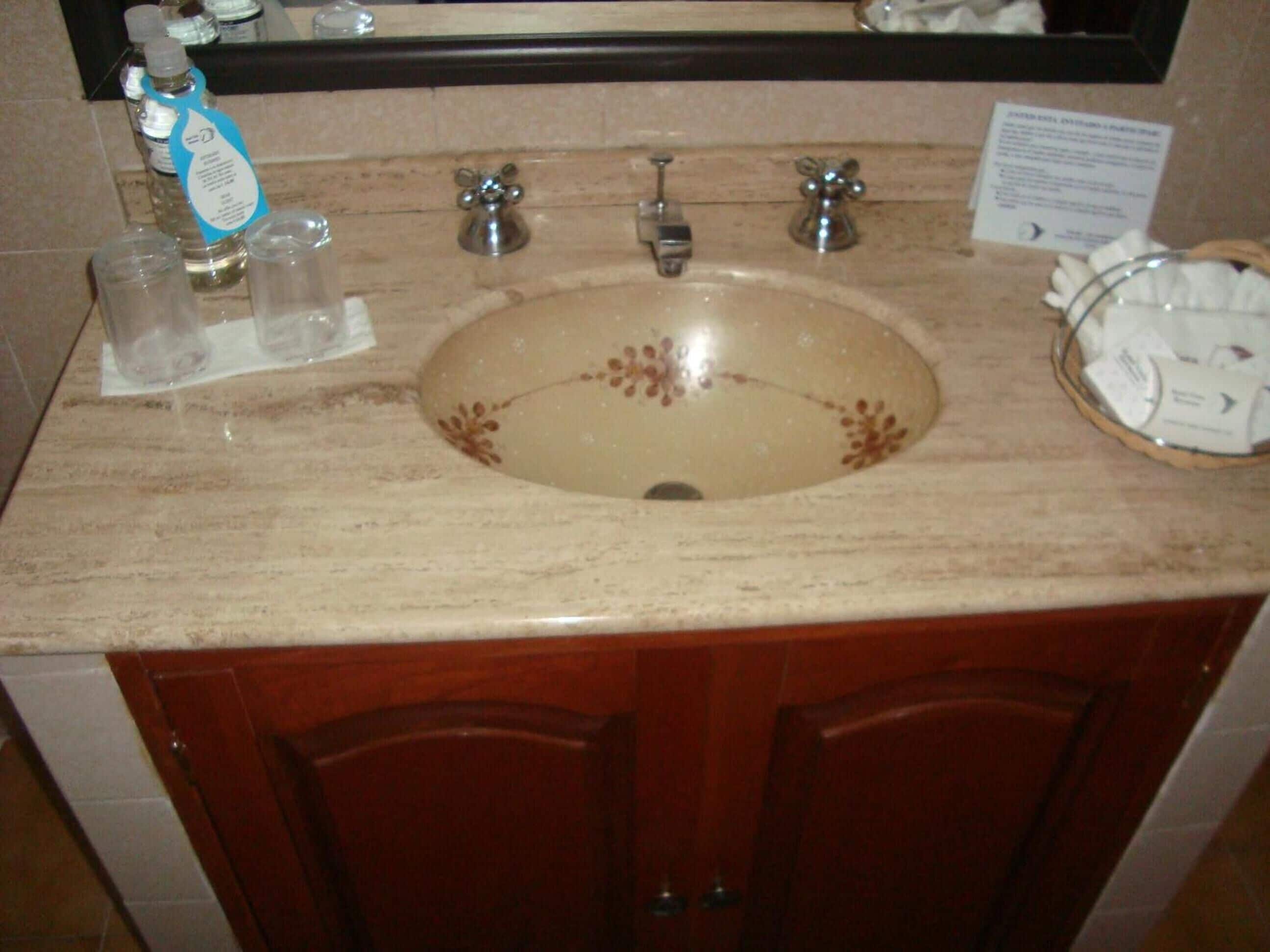 shower, rainfall showerhead, free toiletries, hair dryer