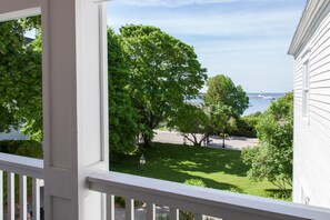Standard Room, 1 Queen Bed, Garden View