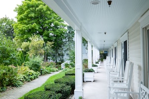 Room, 2 Queen Beds, Patio | Garden view