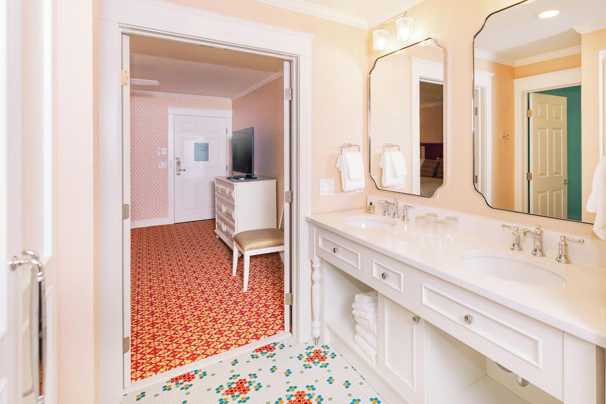 Suite studio Deluxe, 1 très grand lit et 1 canapé-lit | Fer et planche à repasser, accès au Wi-Fi (inclus), literie fournie