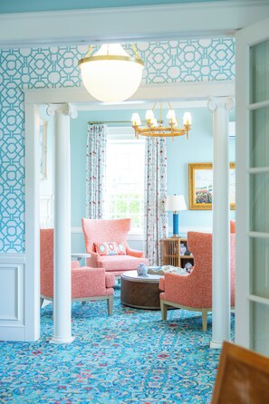 Lobby sitting area - Harbour View Inn (Mackinac Island)
