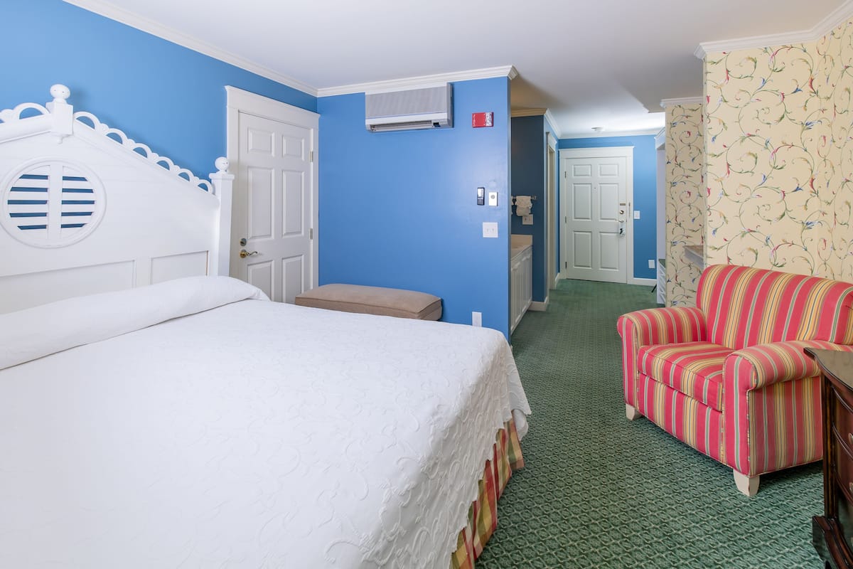 Quarto, 1 cama King | Ferros/tábuas de passar roupa, berços grátis, Wi-Fi de cortesia