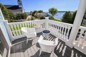 Cottage Balcony Harbour View | Iron/ironing board, free WiFi, bed sheets