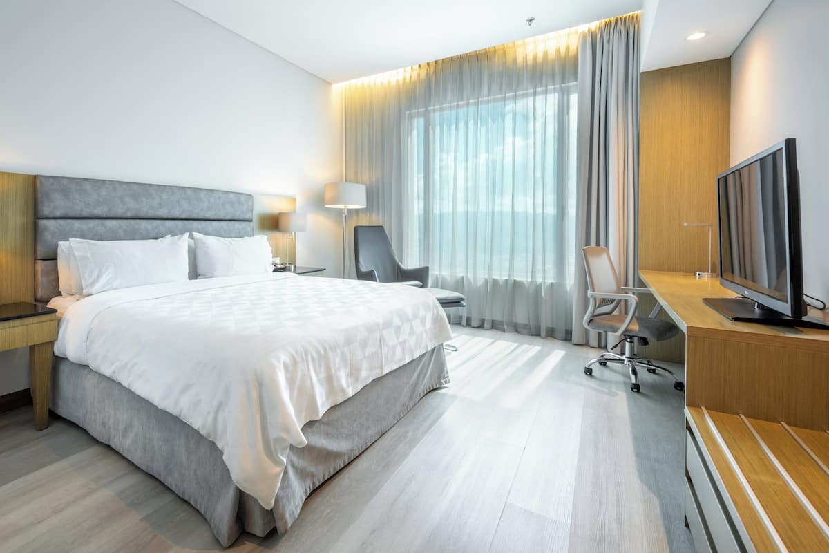 Luxe beddengoed, donsdekens, een minibar, een kluis op de kamer