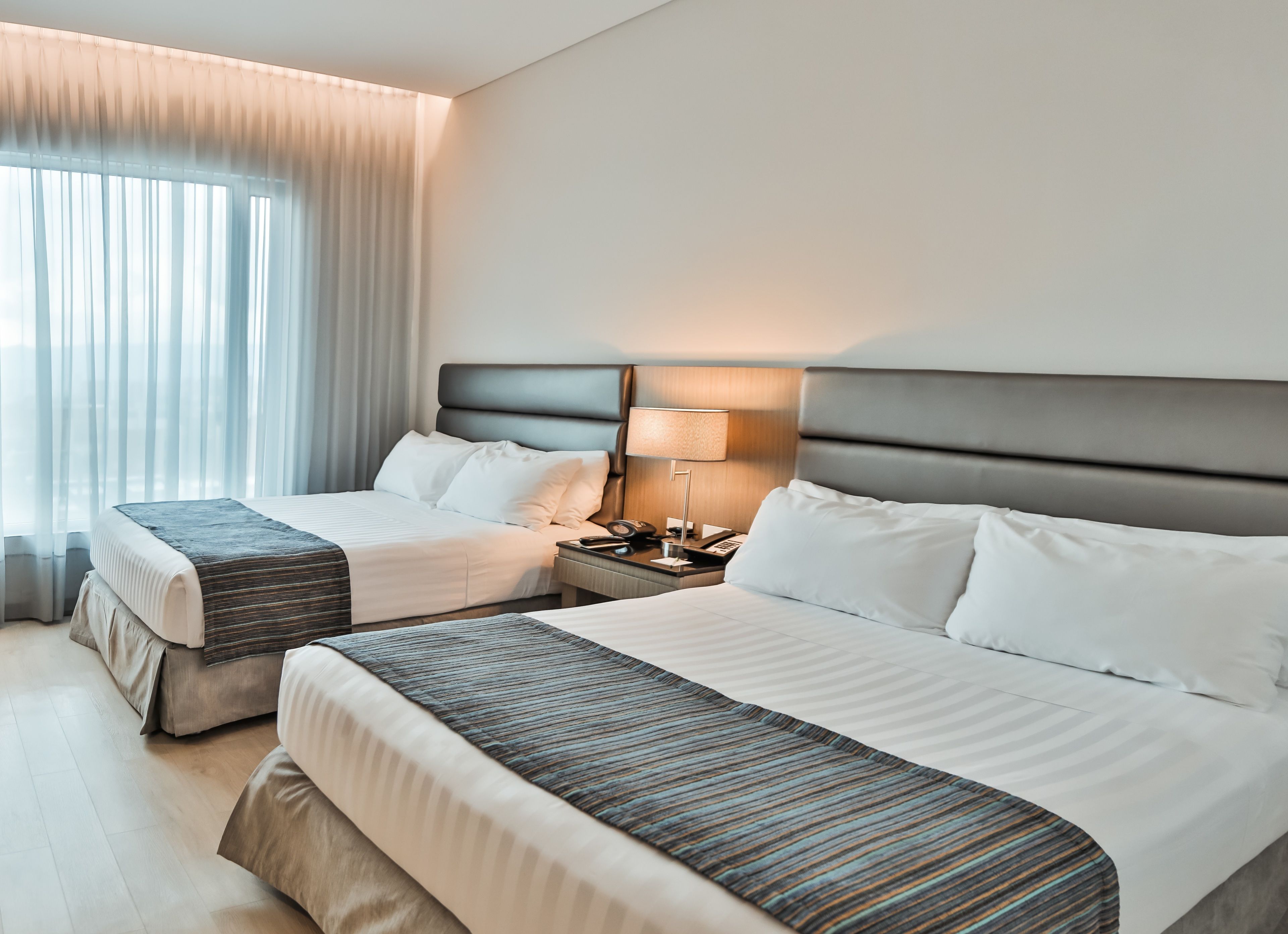 Hochwertige Bettwaren, Daunenbettdecken, Minibar, Zimmersafe