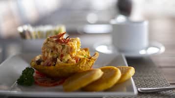 Desayuno a la carta todos los días (con cargo)