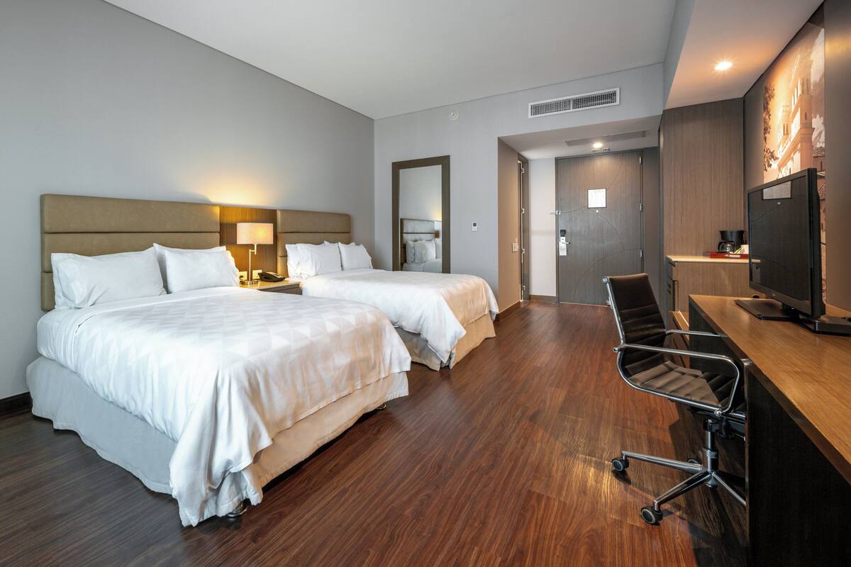 Luxe beddengoed, donsdekens, een minibar, een kluis op de kamer