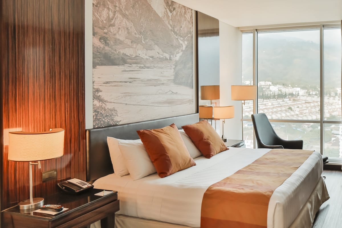 Suite, 1 slaapkamer | 1 slaapkamer, luxe beddengoed, donzen dekbedden, een minibar